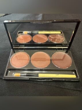 NWOT. Bobbi Brown “Deep Palette Pour Les Levres” with Brush - Women Lip Color